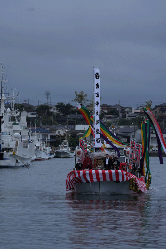 那珂湊漁港に入る御座船