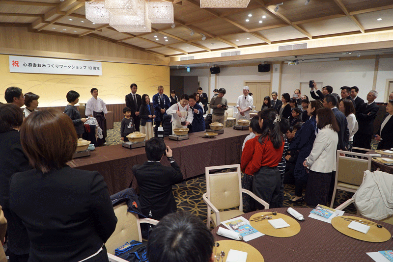 土鍋で炊立てのお米を賞味