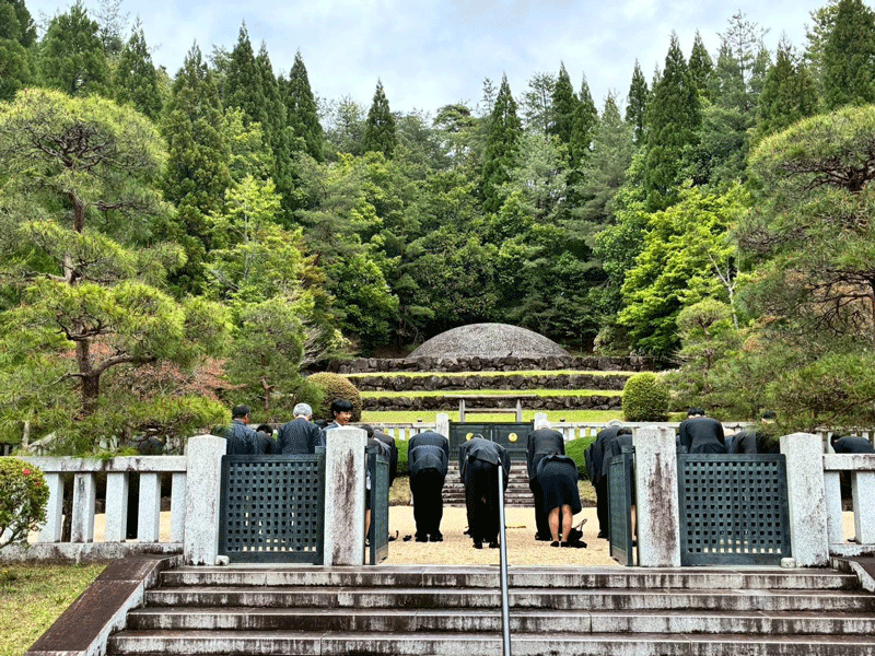 昭和天皇山陵に参拝する本庁役員