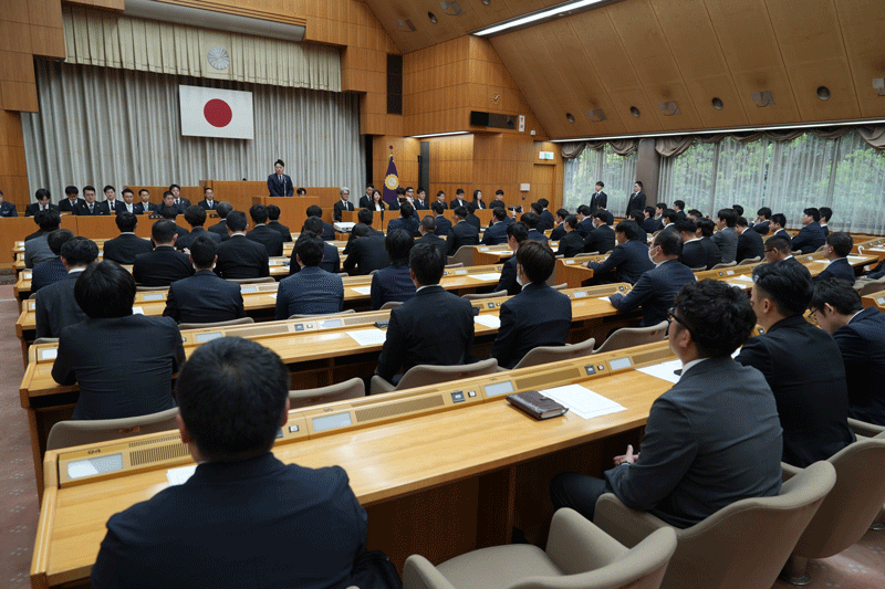 挨拶に立つ北方会長