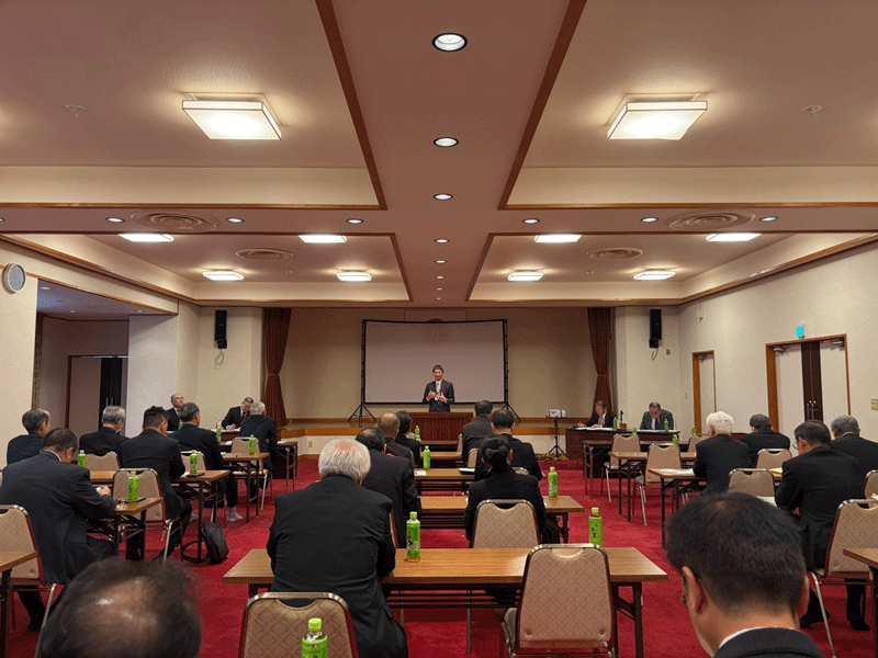 ２日目におこなはれた全体会