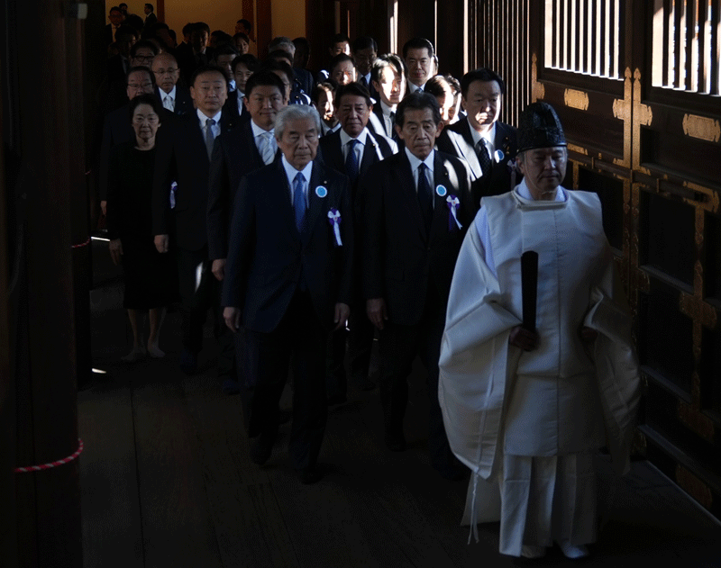 議員団の参拝